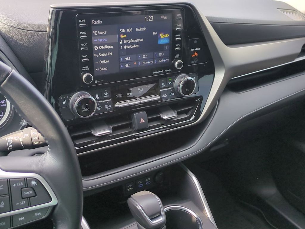 Thumbnail: 2022 Toyota Highlander - 14