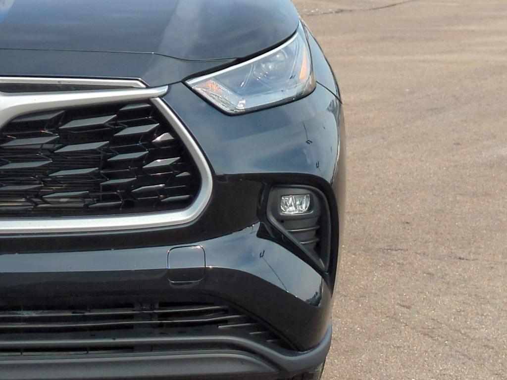 Thumbnail: 2022 Toyota Highlander - 23