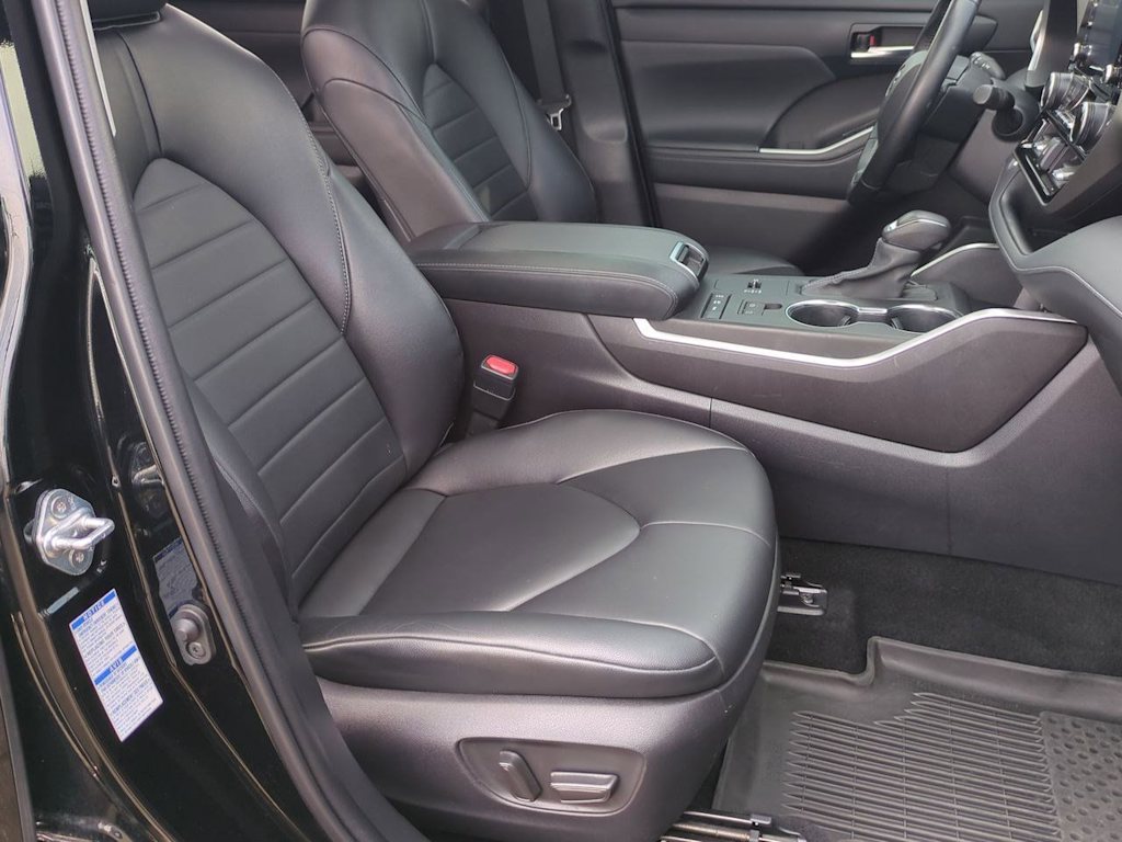 Thumbnail: 2022 Toyota Highlander - 11
