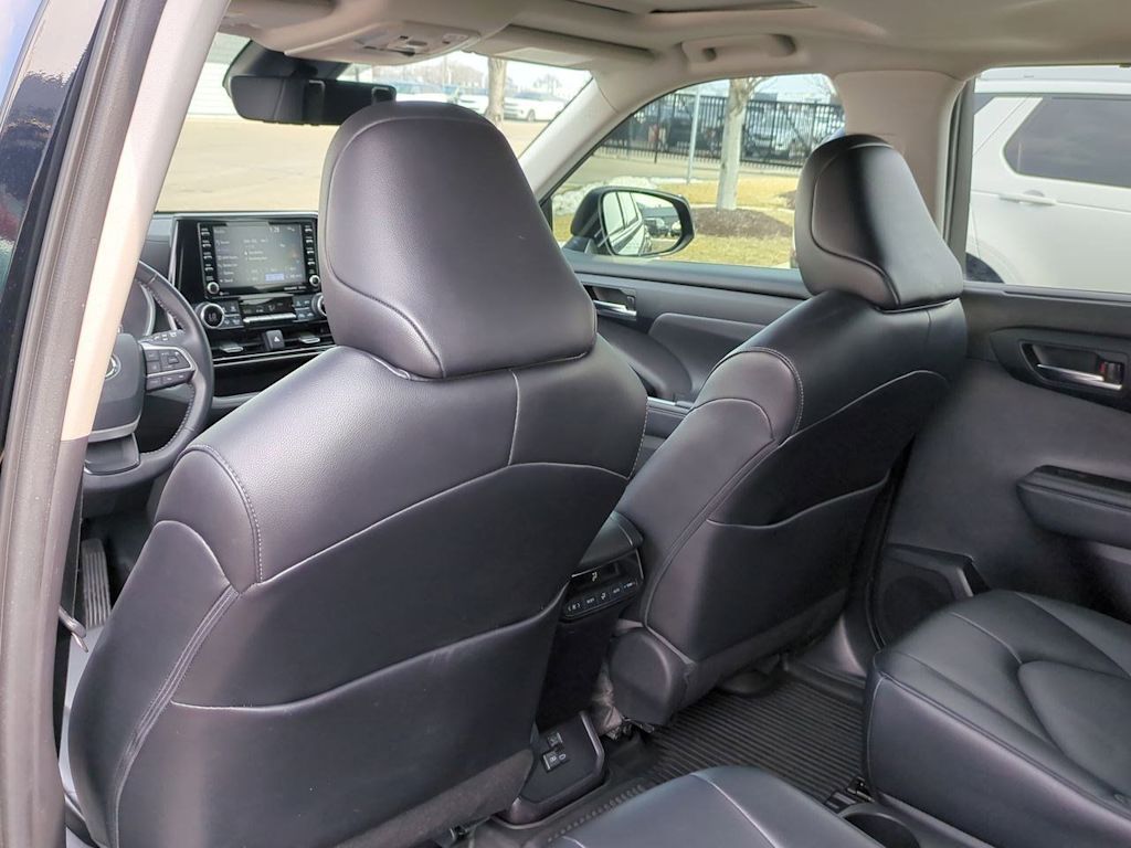 Thumbnail: 2022 Toyota Highlander - 12