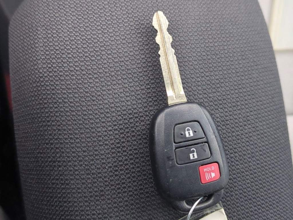 Thumbnail: 2023 Toyota Corolla Cross - 18