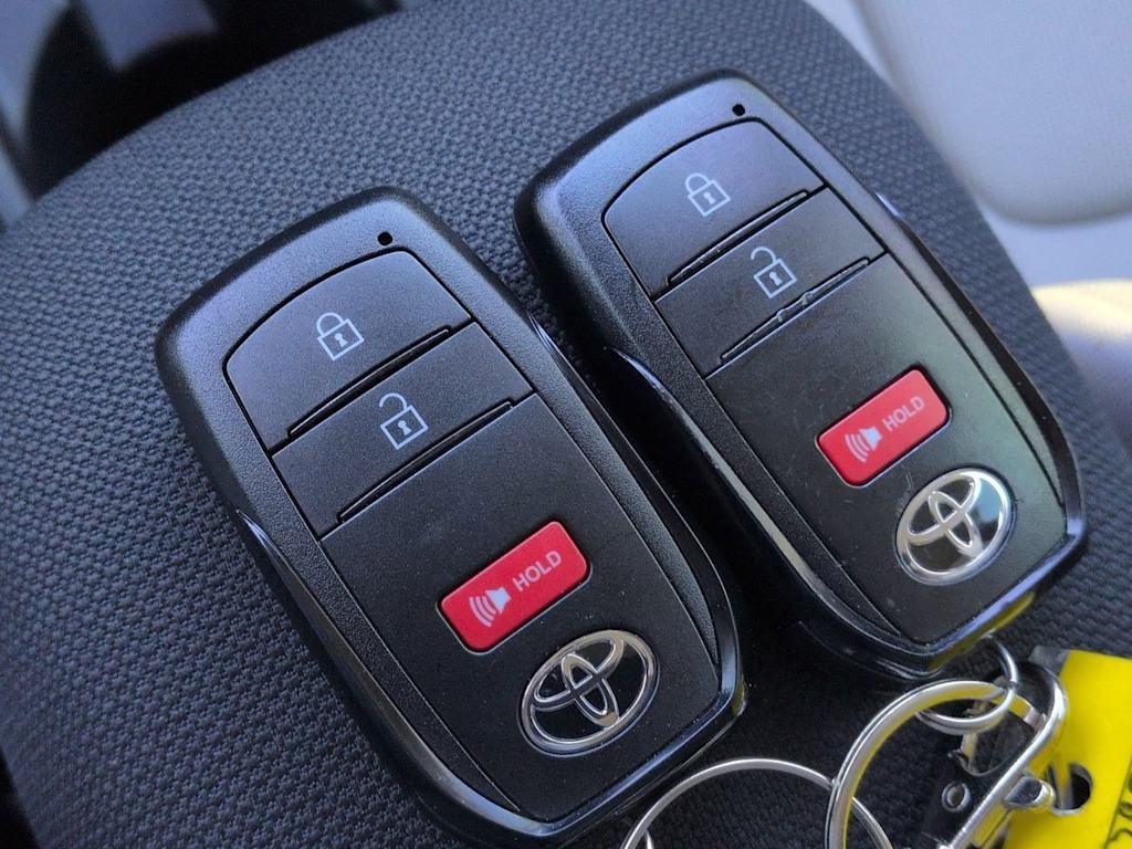 Thumbnail: 2022 Toyota Corolla Cross - 19