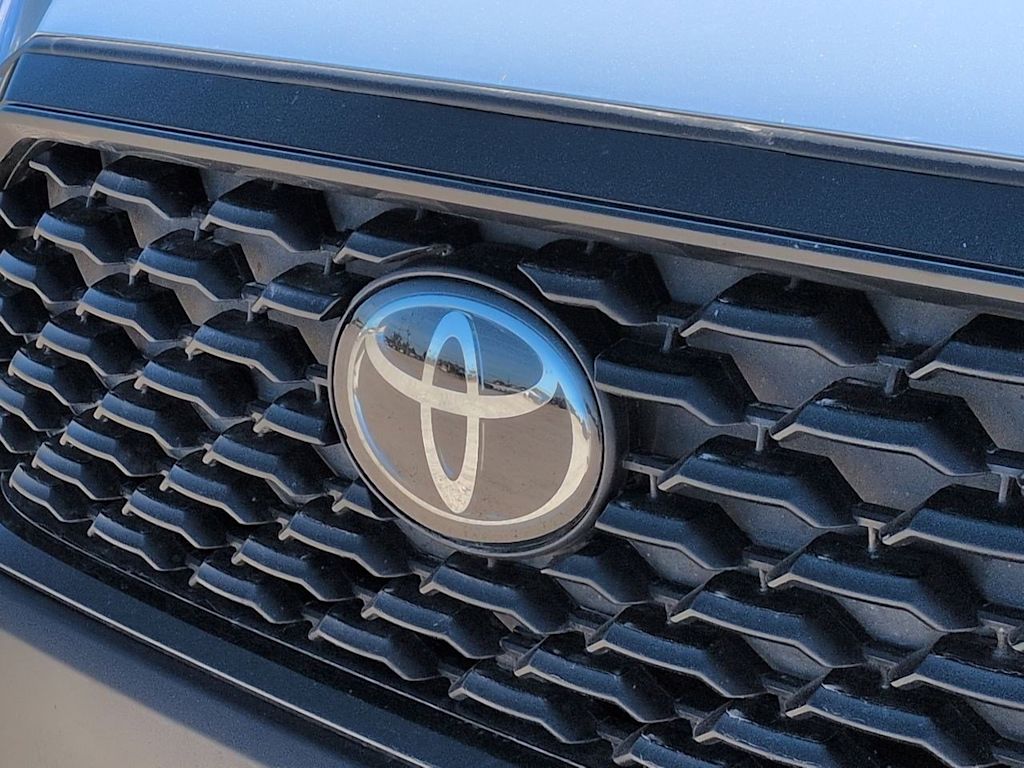 Thumbnail: 2022 Toyota Corolla Cross - 7