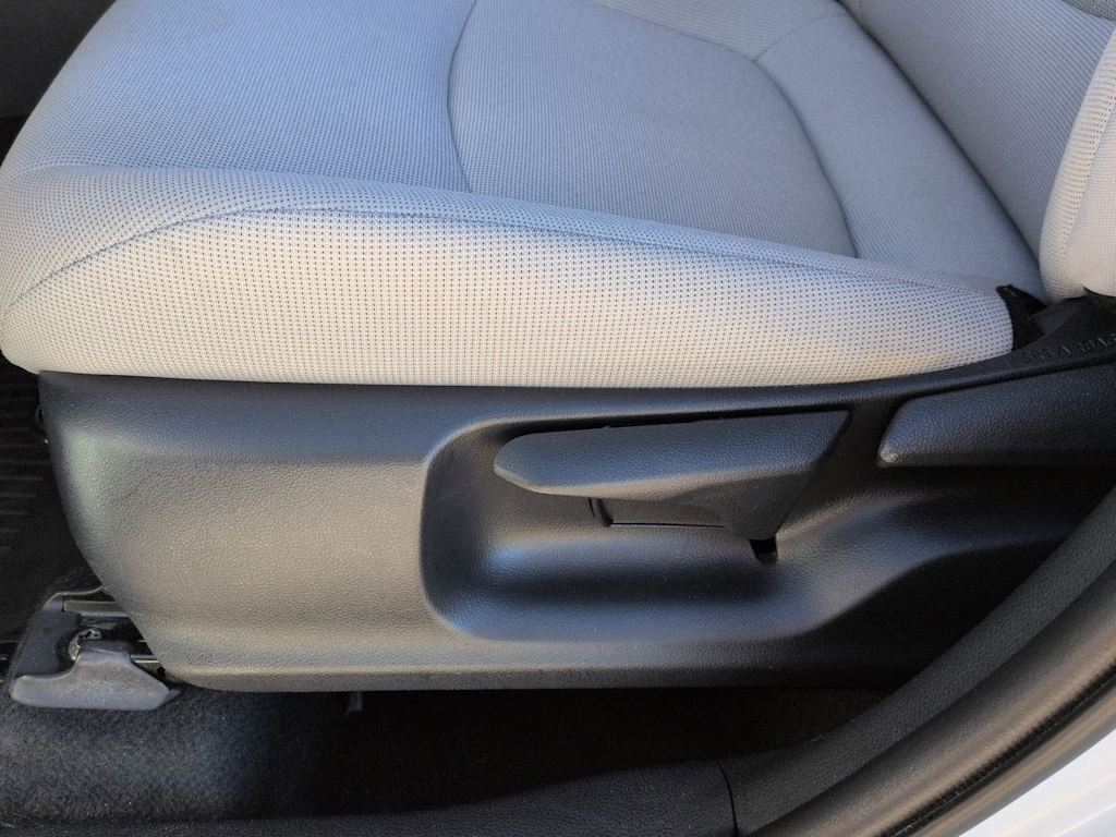 Thumbnail: 2022 Toyota Corolla Cross - 26