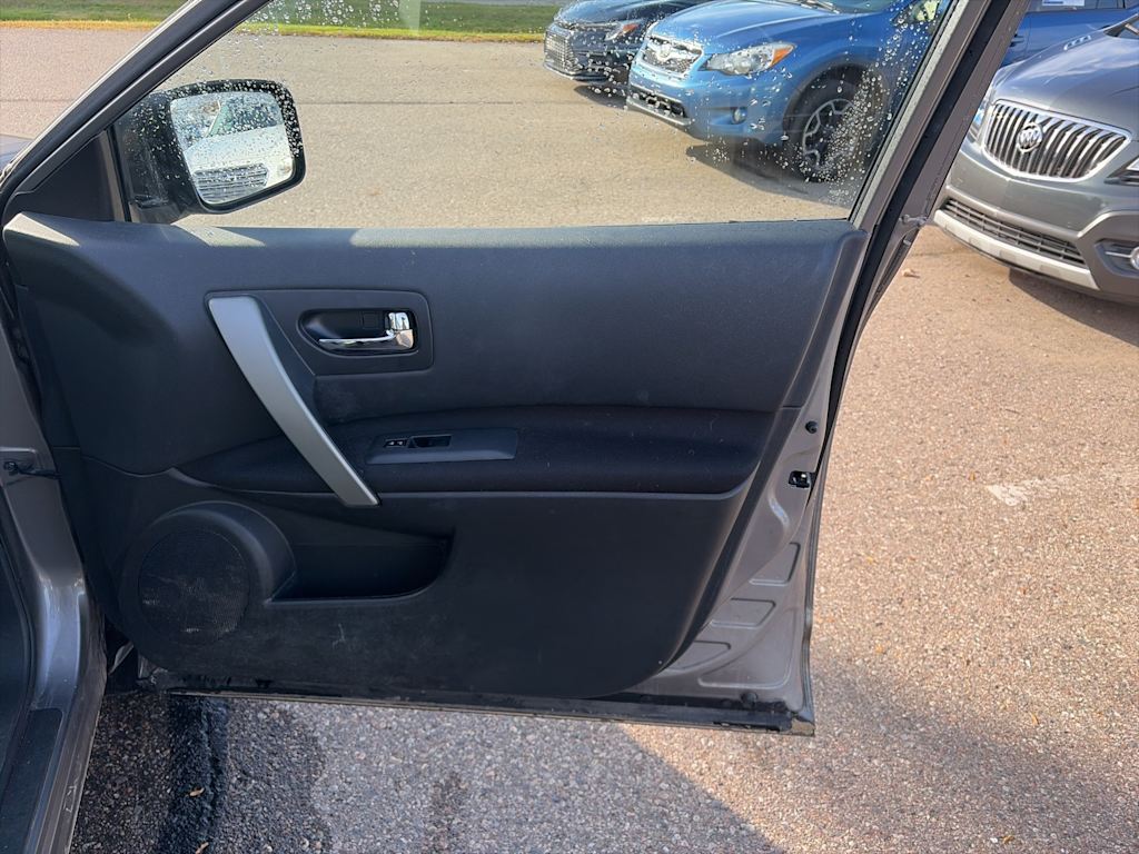 Thumbnail: 2012 Nissan Rogue - 17