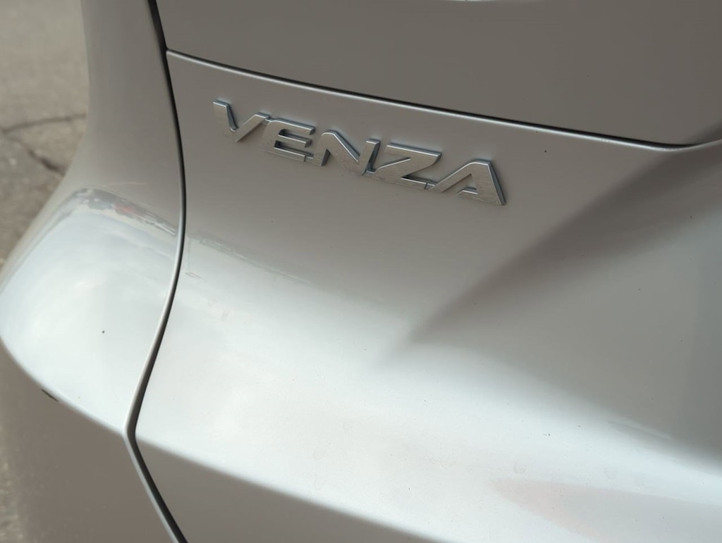 2021 Toyota Venza LE 23