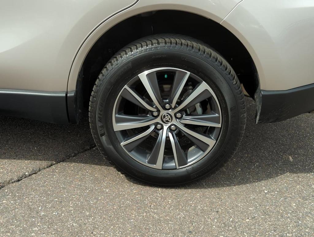 2021 Toyota Venza LE 8