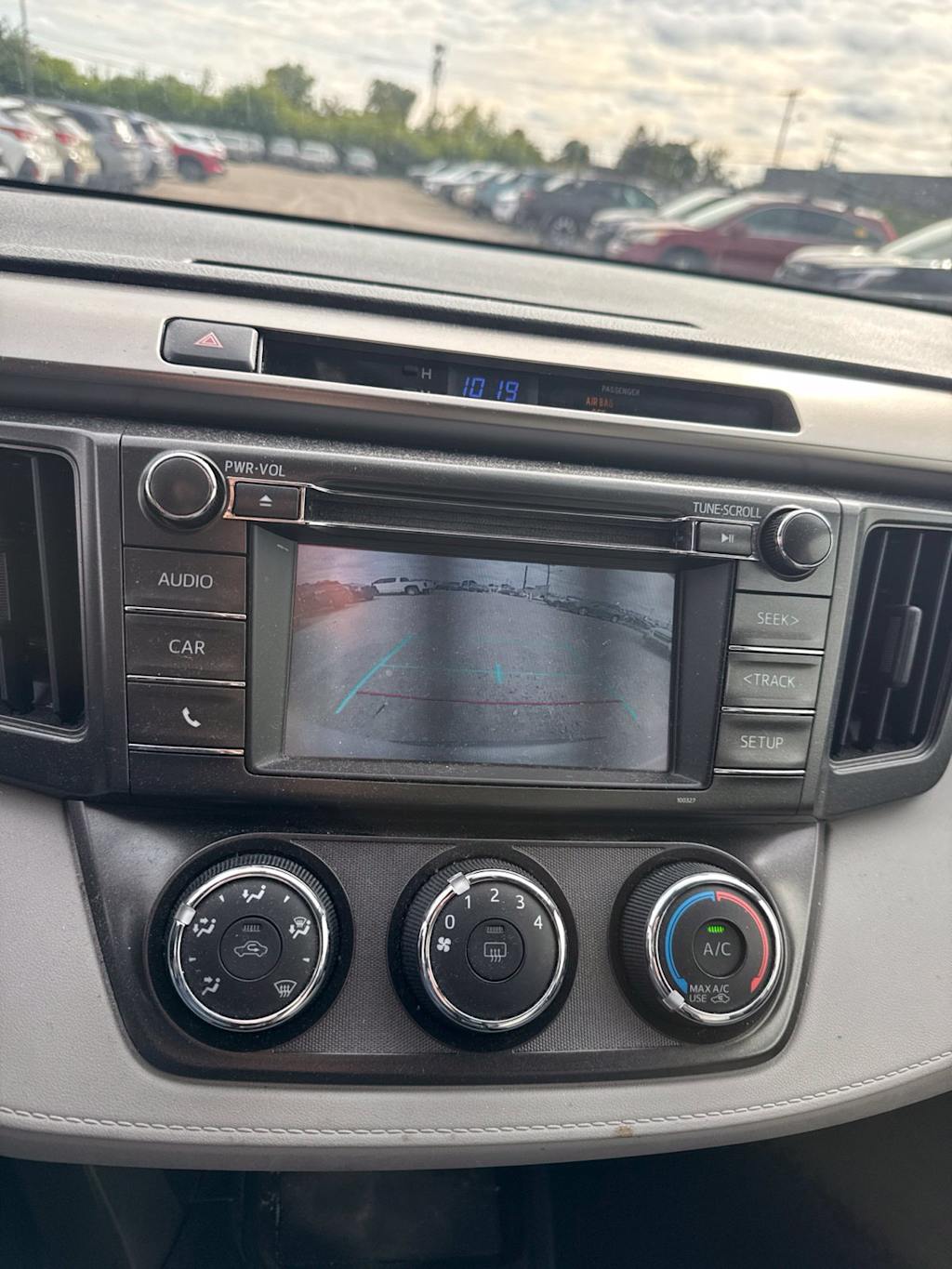 Thumbnail: 2015 Toyota RAV4 - 11