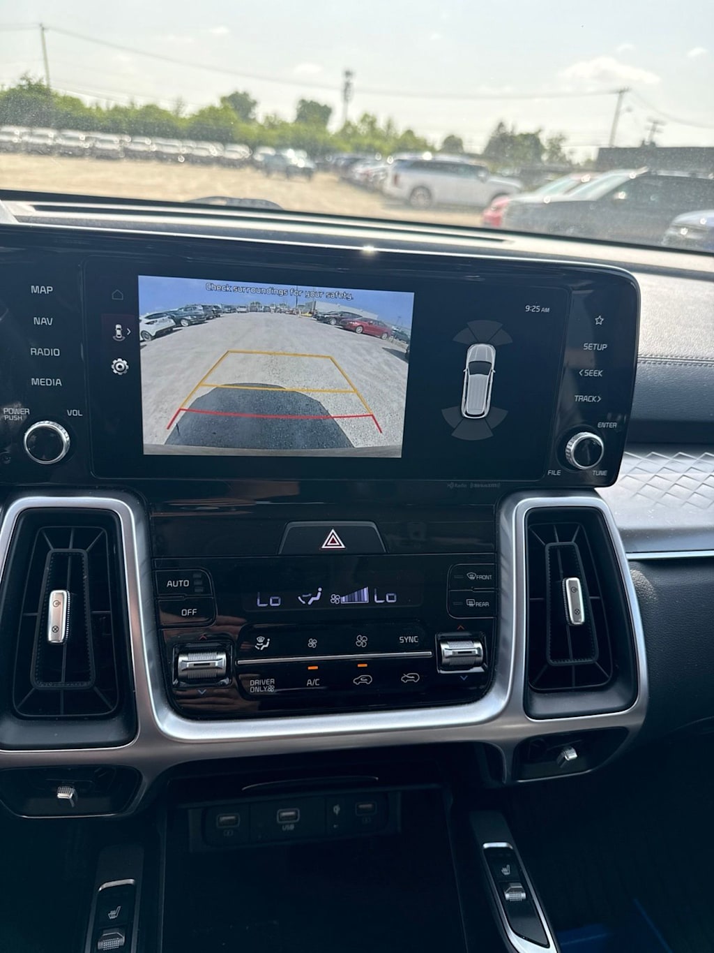 Thumbnail: 2023 Kia Sorento - 9