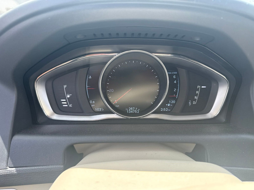 Thumbnail: 2016 Volvo XC60 - 11