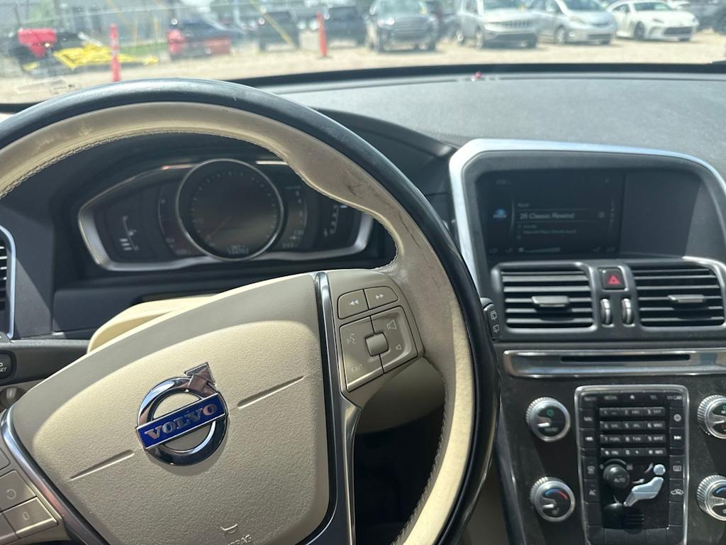 Thumbnail: 2016 Volvo XC60 - 21