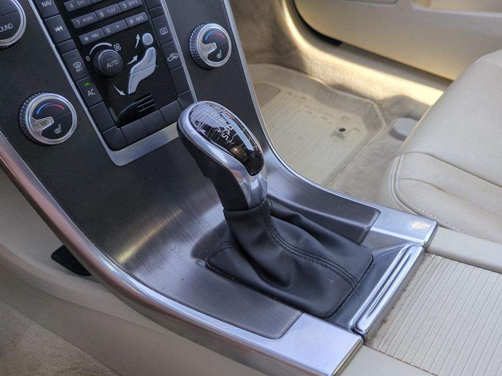 Thumbnail: 2016 Volvo XC60 - 15