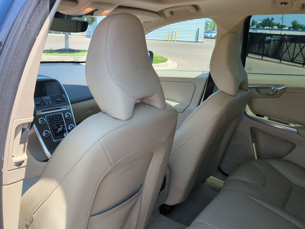 Thumbnail: 2016 Volvo XC60 - 12
