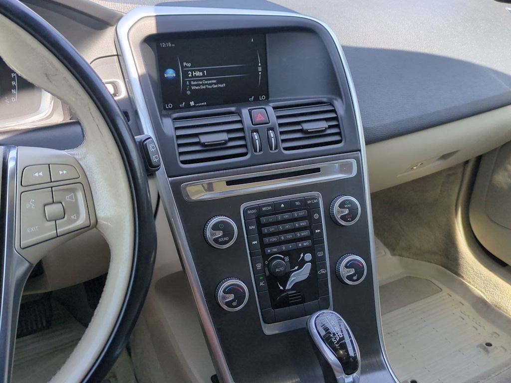 Thumbnail: 2016 Volvo XC60 - 14