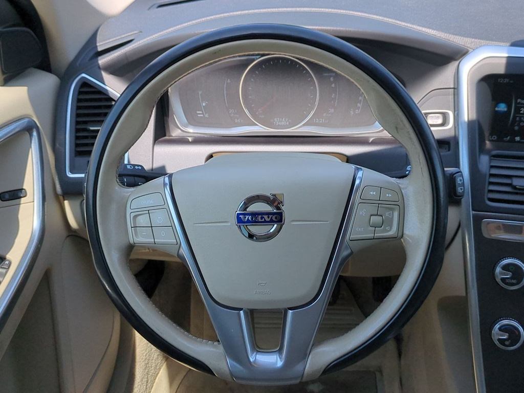 Thumbnail: 2016 Volvo XC60 - 13