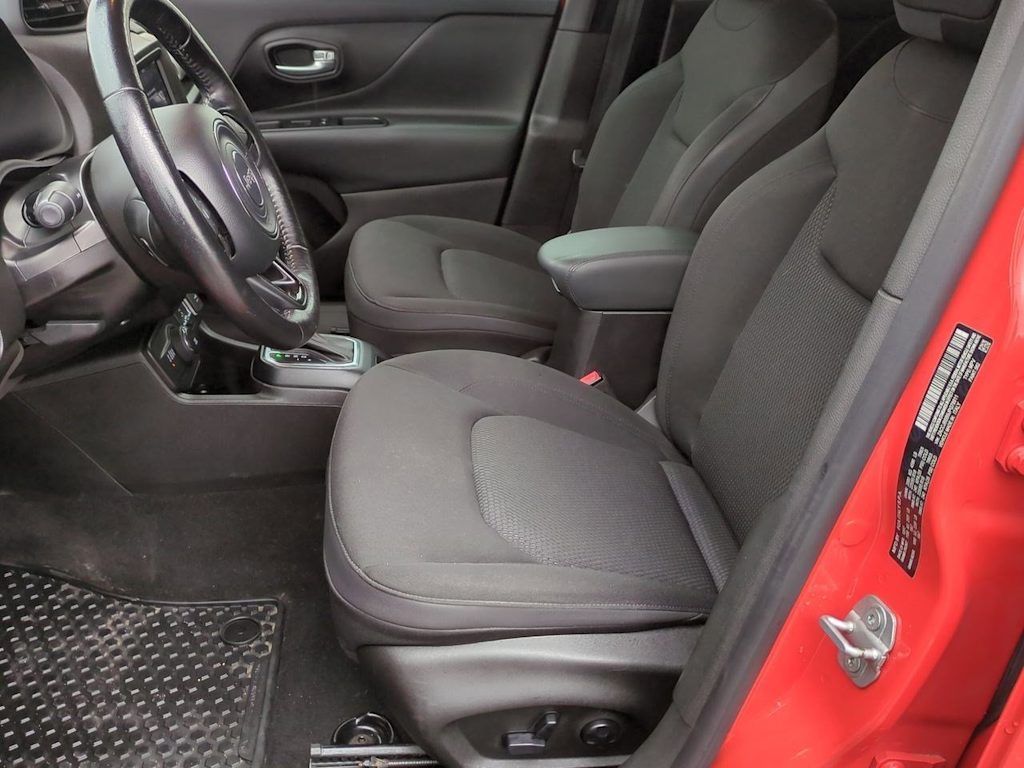 Thumbnail: 2018 Jeep Renegade - 10