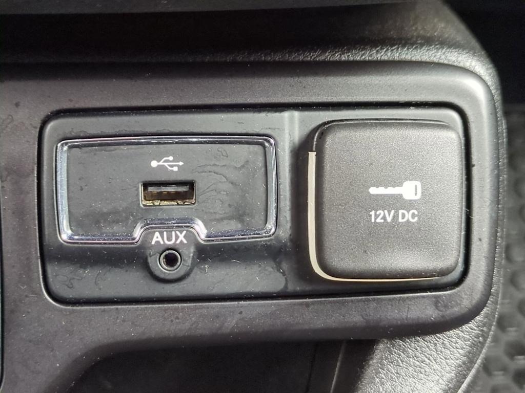 Thumbnail: 2018 Jeep Renegade - 32