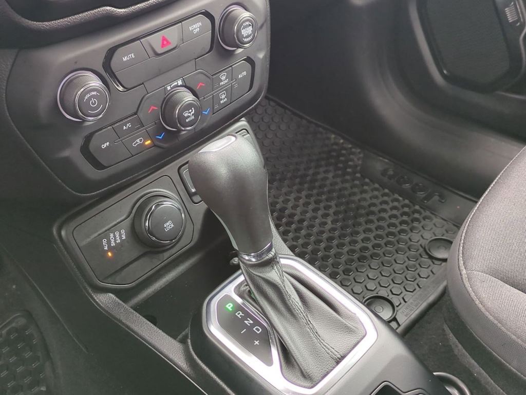 Thumbnail: 2018 Jeep Renegade - 15