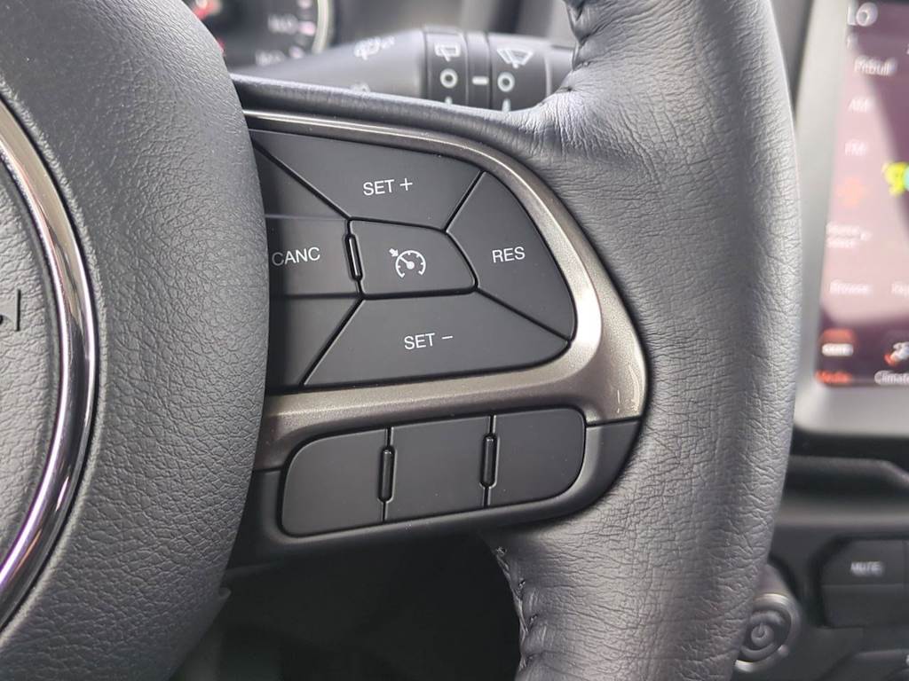 Thumbnail: 2021 Jeep Renegade - 30