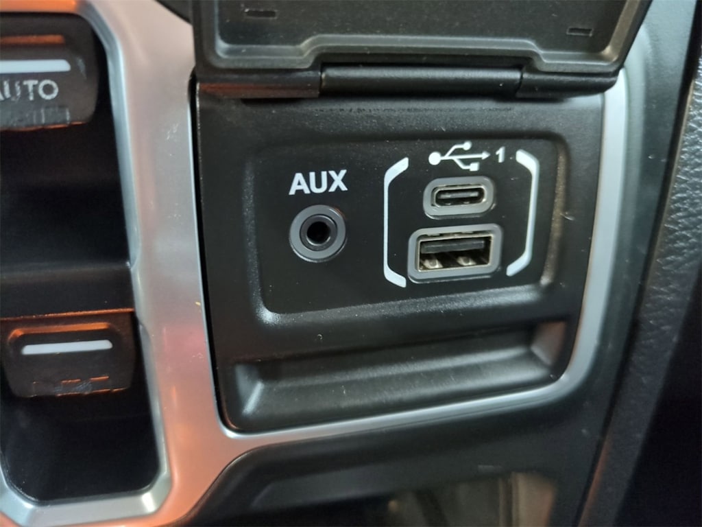 Thumbnail: 2018 Jeep Wrangler - 33