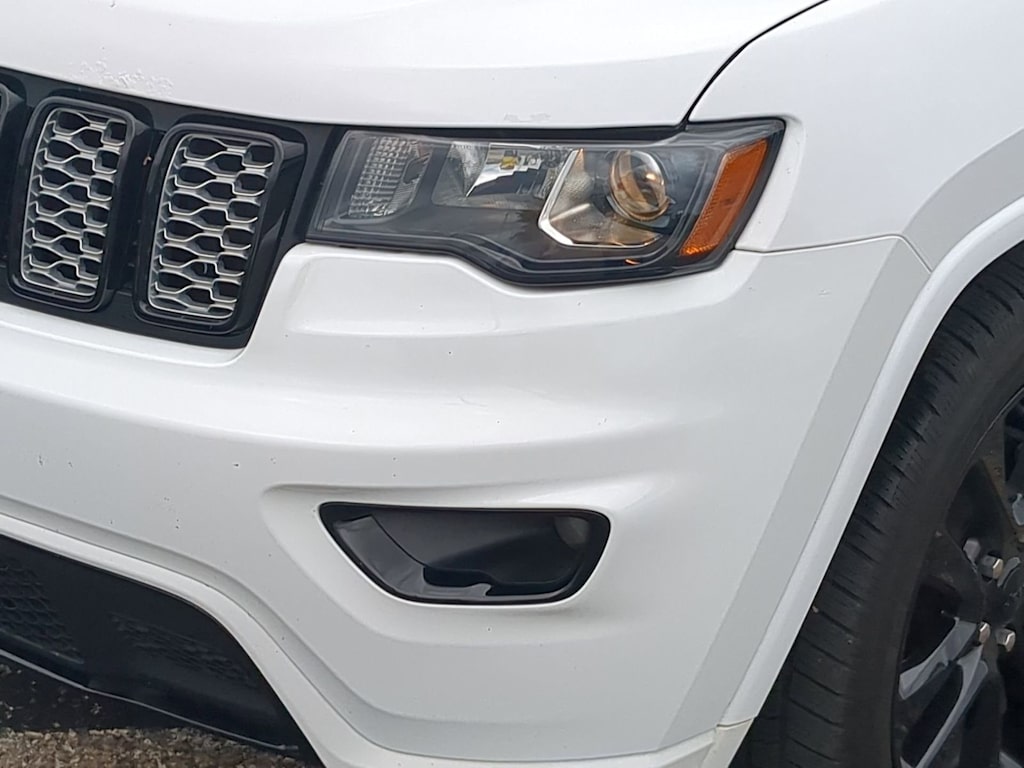 Thumbnail: 2018 Jeep Grand Cherokee - 24