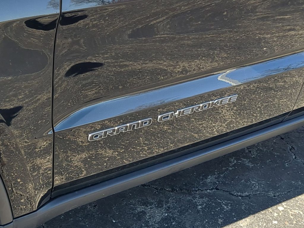 Thumbnail: 2021 Jeep Grand Cherokee - 24