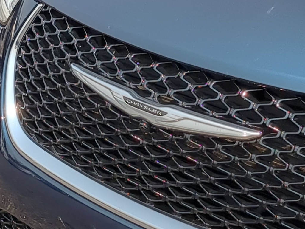 Thumbnail: 2023 Chrysler Pacifica - 7