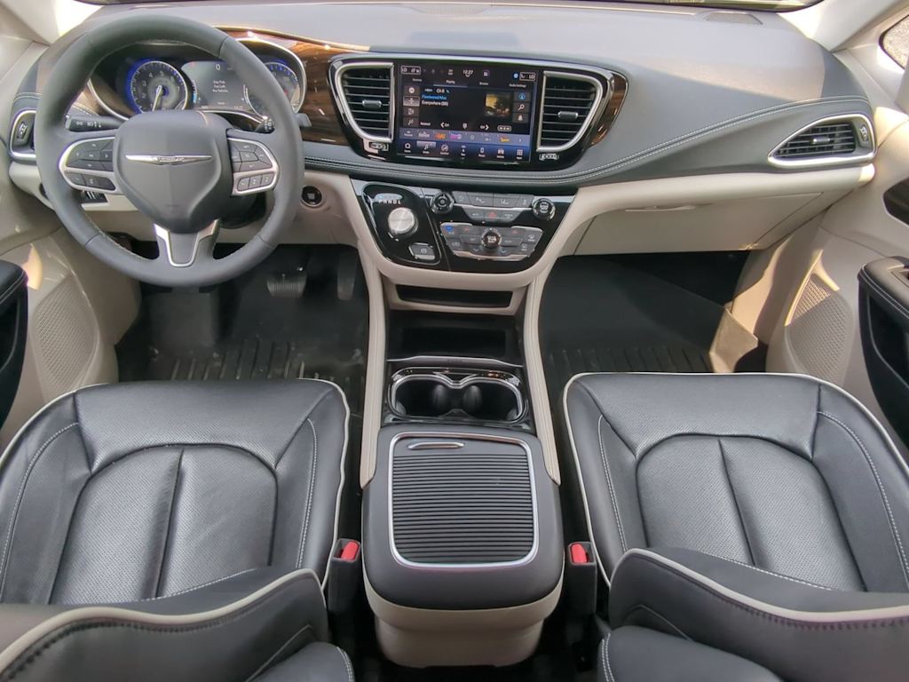 Thumbnail: 2023 Chrysler Pacifica - 9