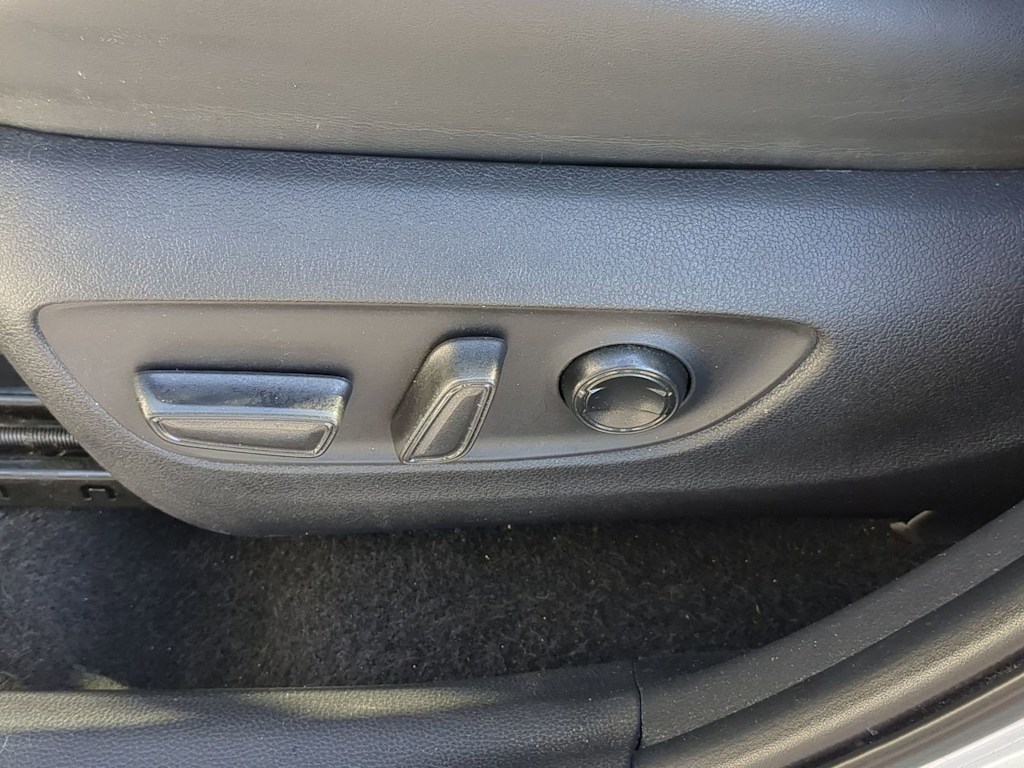 Thumbnail: 2022 Toyota RAV4 - 26