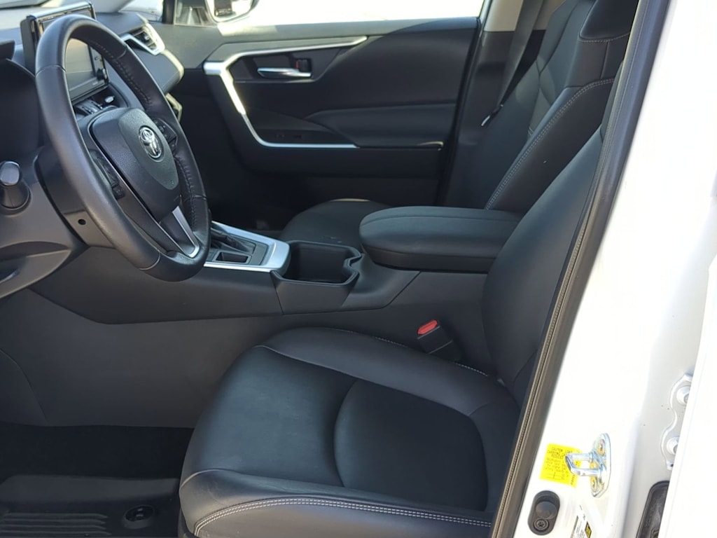 Thumbnail: 2022 Toyota RAV4 - 10