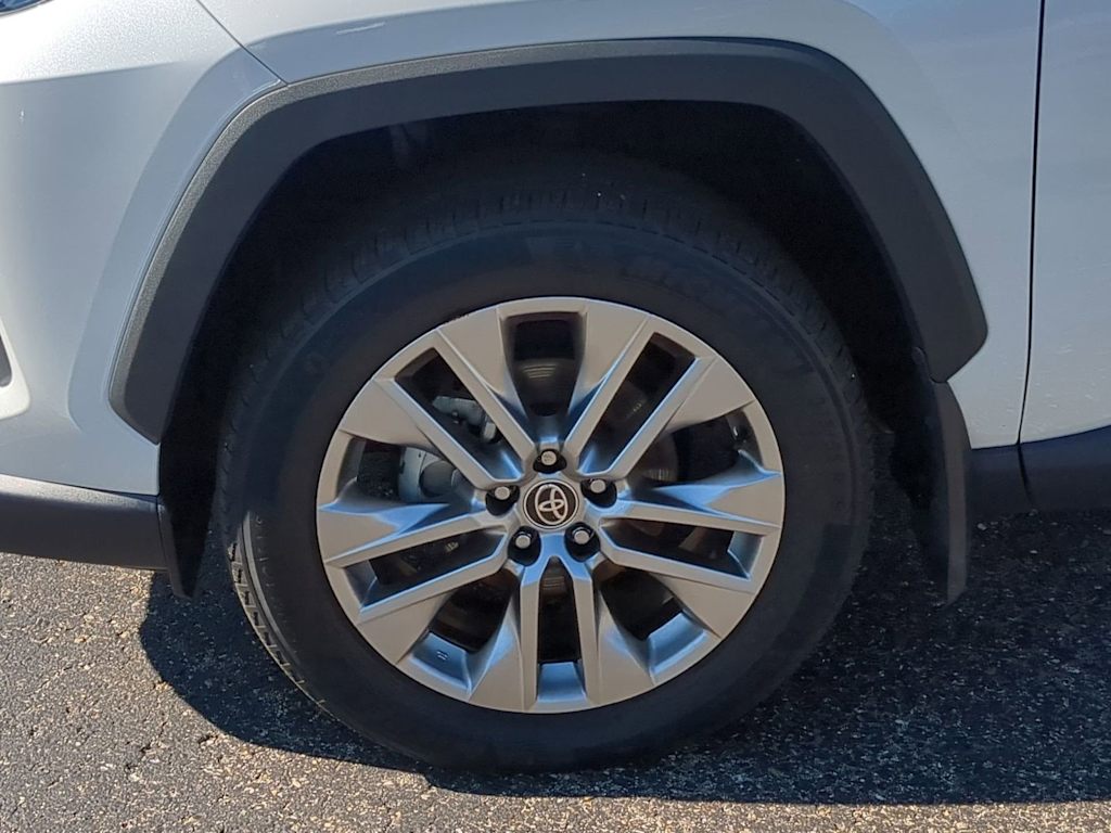 Thumbnail: 2022 Toyota RAV4 - 8