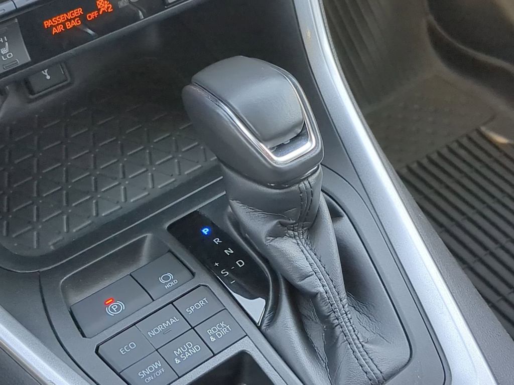 Thumbnail: 2022 Toyota RAV4 - 15