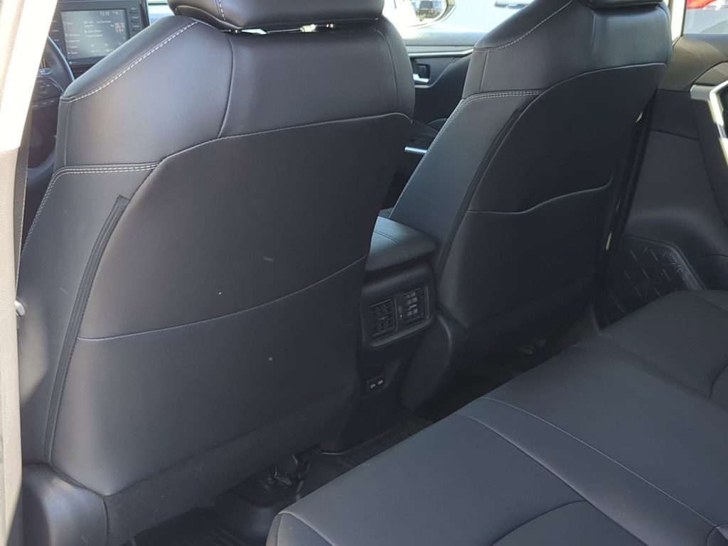 Thumbnail: 2022 Toyota RAV4 - 12