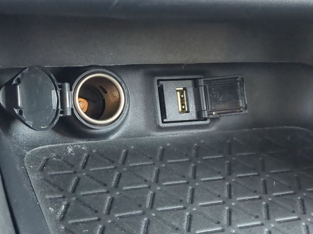 Thumbnail: 2022 Toyota RAV4 - 33