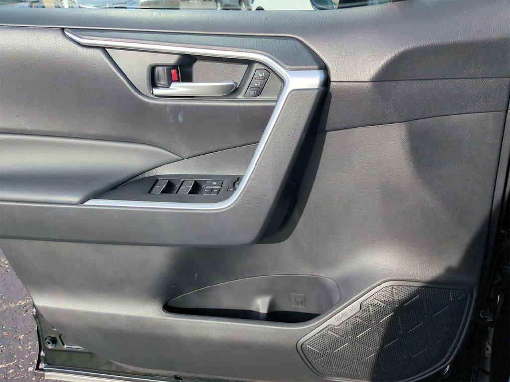 Thumbnail: 2025 Toyota RAV4 - 34