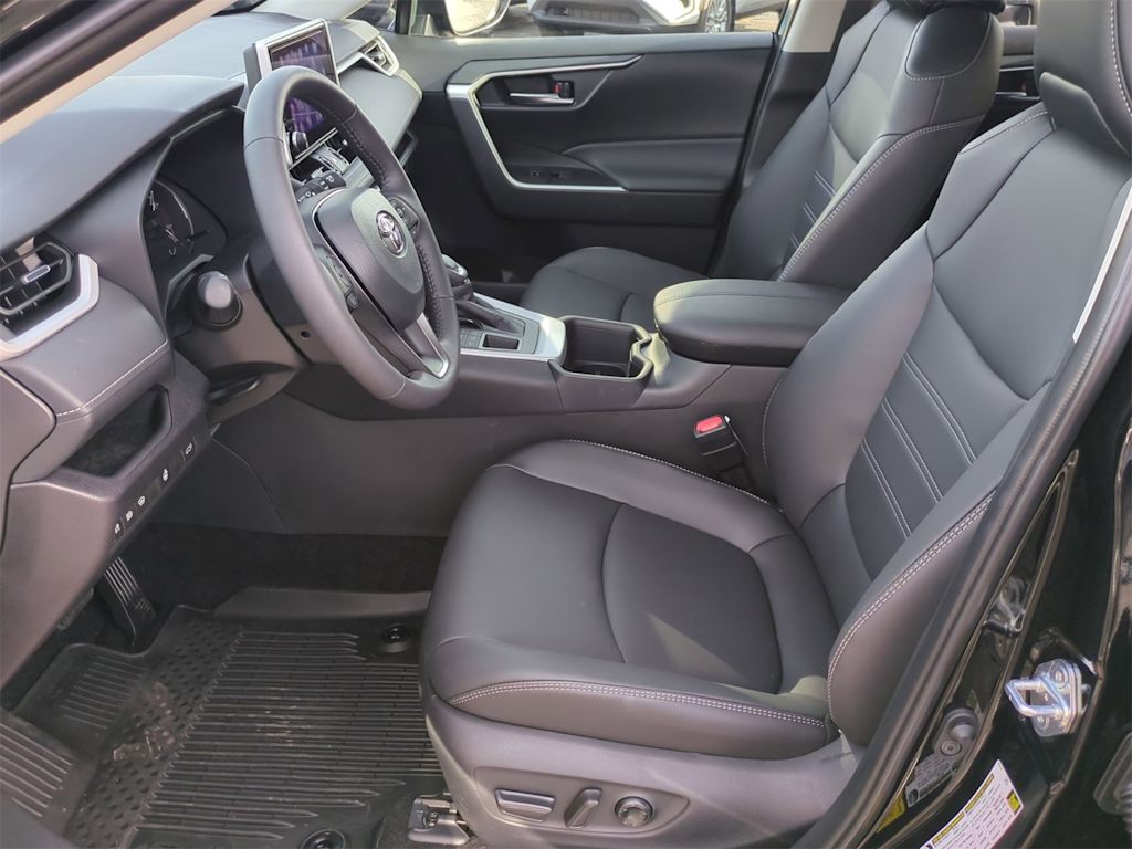 Thumbnail: 2025 Toyota RAV4 - 10