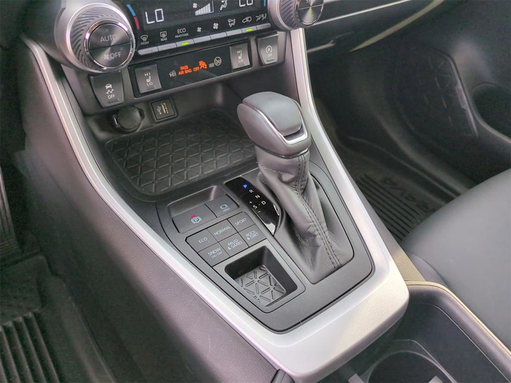 Thumbnail: 2025 Toyota RAV4 - 36