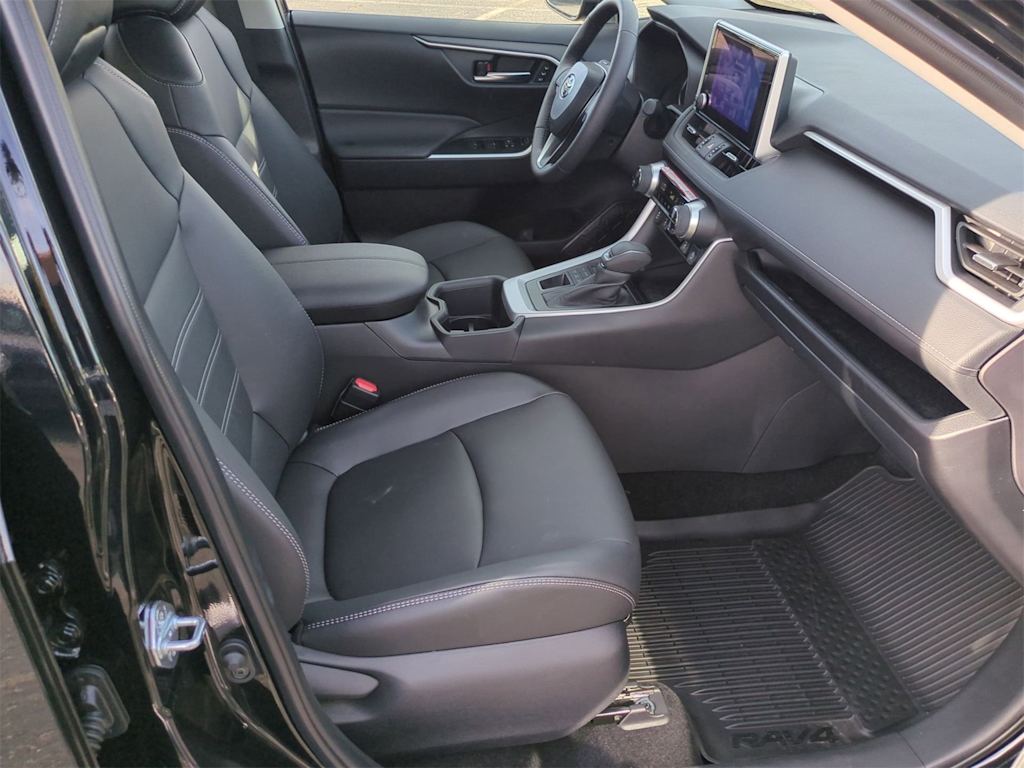 Thumbnail: 2025 Toyota RAV4 - 11