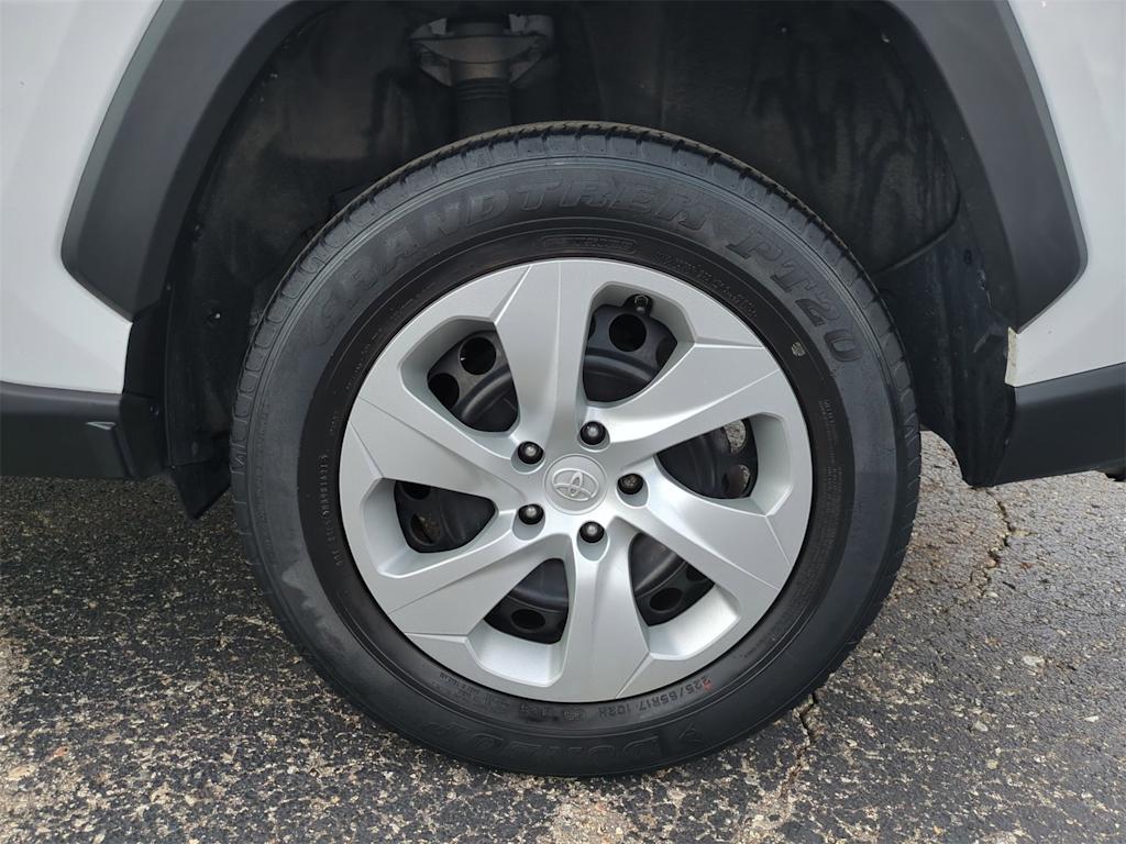 Thumbnail: 2021 Toyota RAV4 - 8