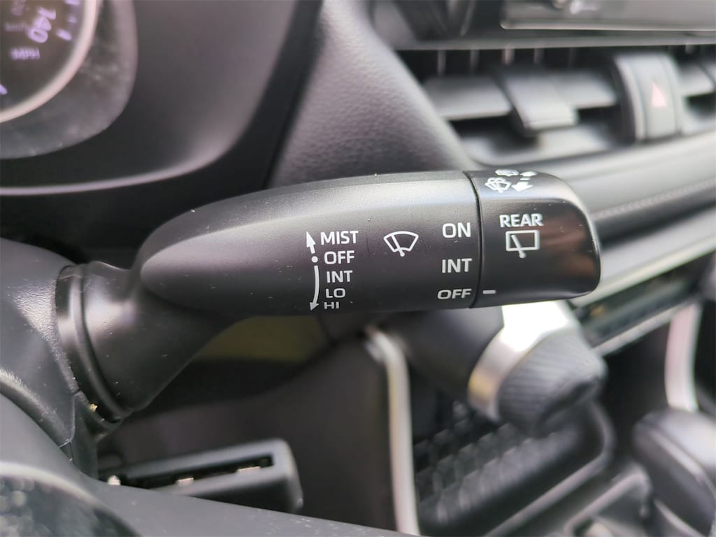 Thumbnail: 2021 Toyota RAV4 - 15