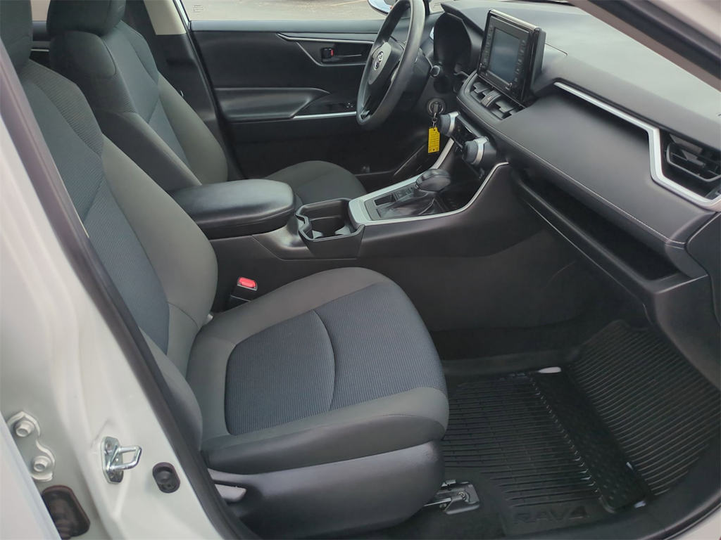 Thumbnail: 2021 Toyota RAV4 - 27