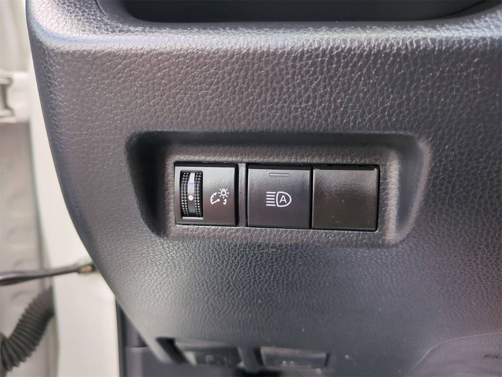 Thumbnail: 2021 Toyota RAV4 - 31