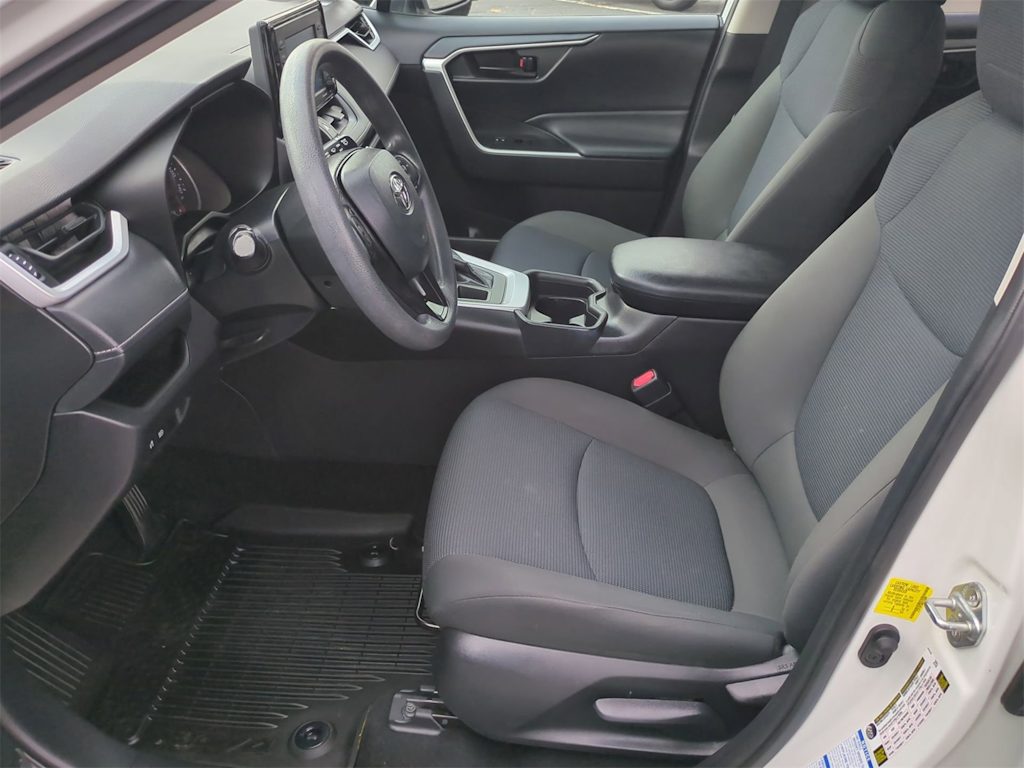 Thumbnail: 2021 Toyota RAV4 - 10