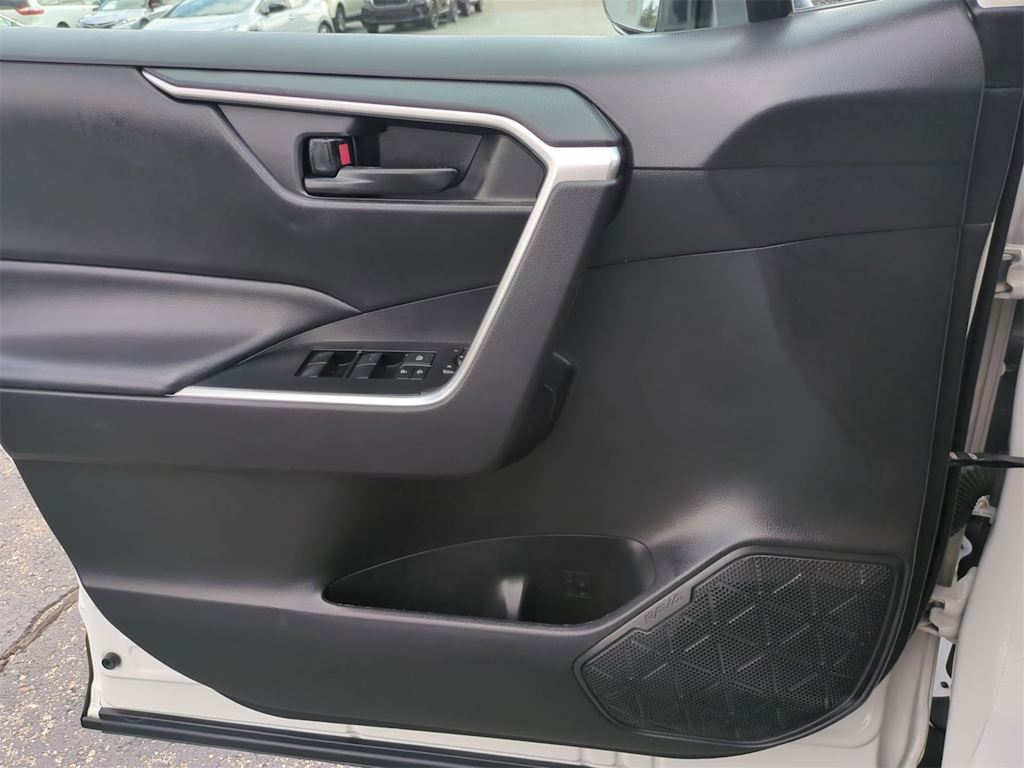 Thumbnail: 2021 Toyota RAV4 - 33