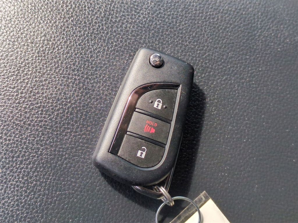 Thumbnail: 2021 Toyota RAV4 - 18