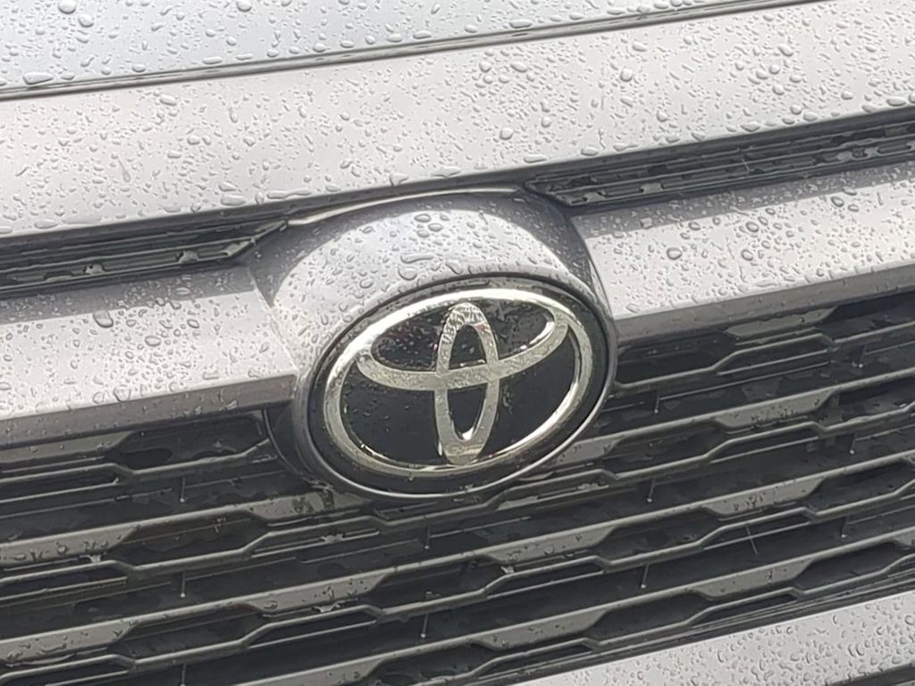Thumbnail: 2022 Toyota RAV4 - 7