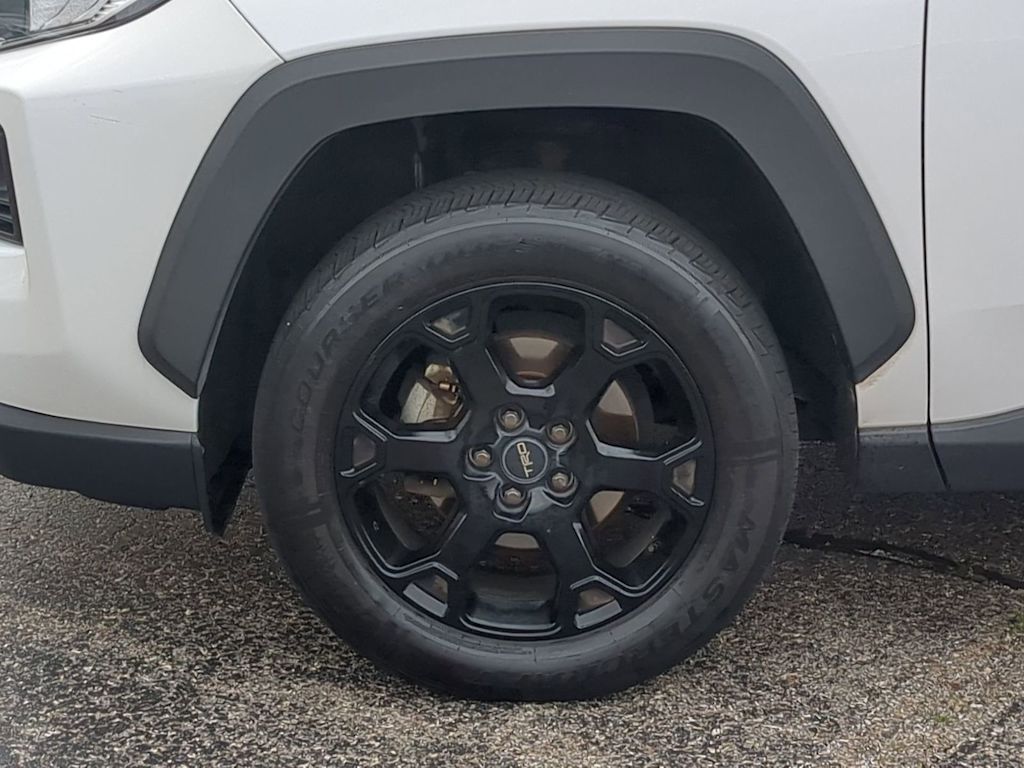 Thumbnail: 2020 Toyota RAV4 - 8