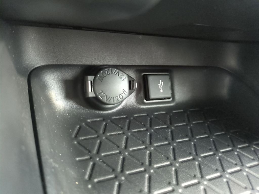 Thumbnail: 2021 Toyota RAV4 - 35