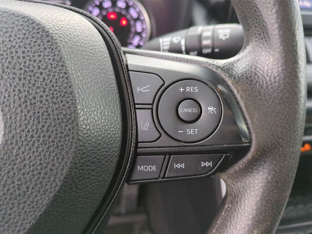 Thumbnail: 2021 Toyota RAV4 - 30