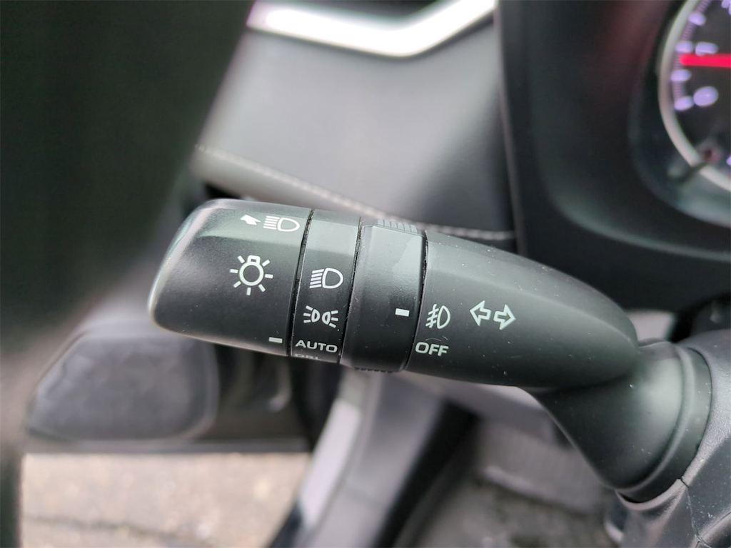 Thumbnail: 2021 Toyota RAV4 - 32